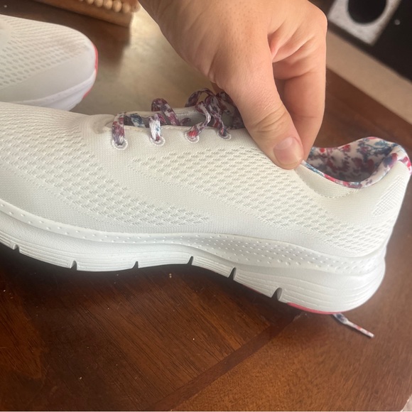 Skechers Women’s US 8.5 Arch Fit Magic Oasis Athletic Pink Floral Shoes - Picture 5 of 10